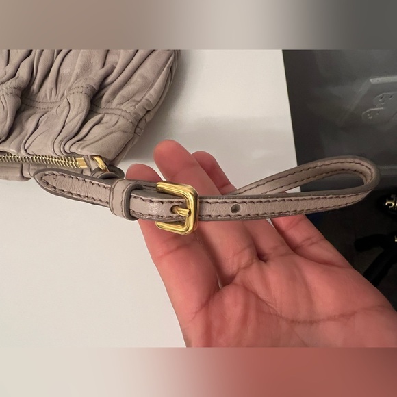 Prada clutch - Picture 5 of 11